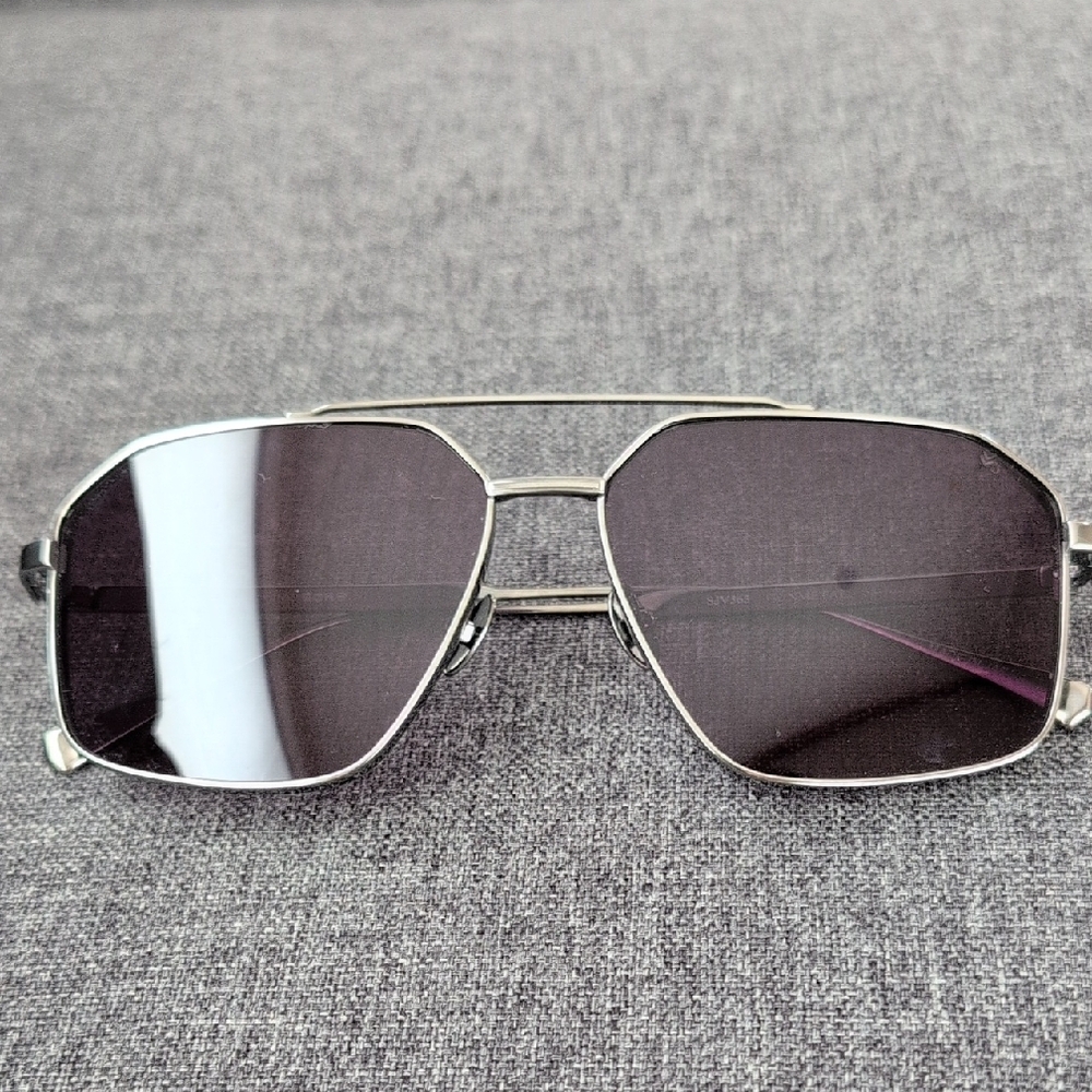 Stylish Silver Aviator Sunglasses